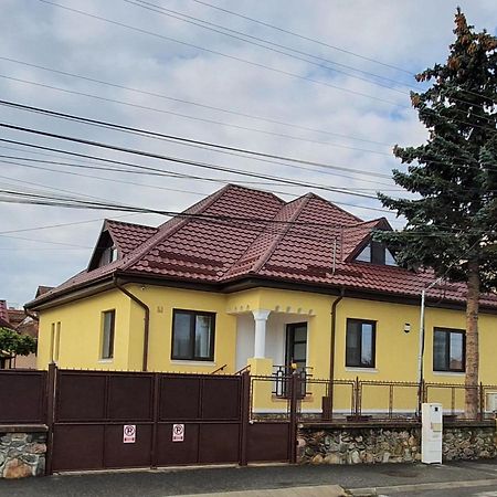 Yellow House Sibiu Buitenkant foto