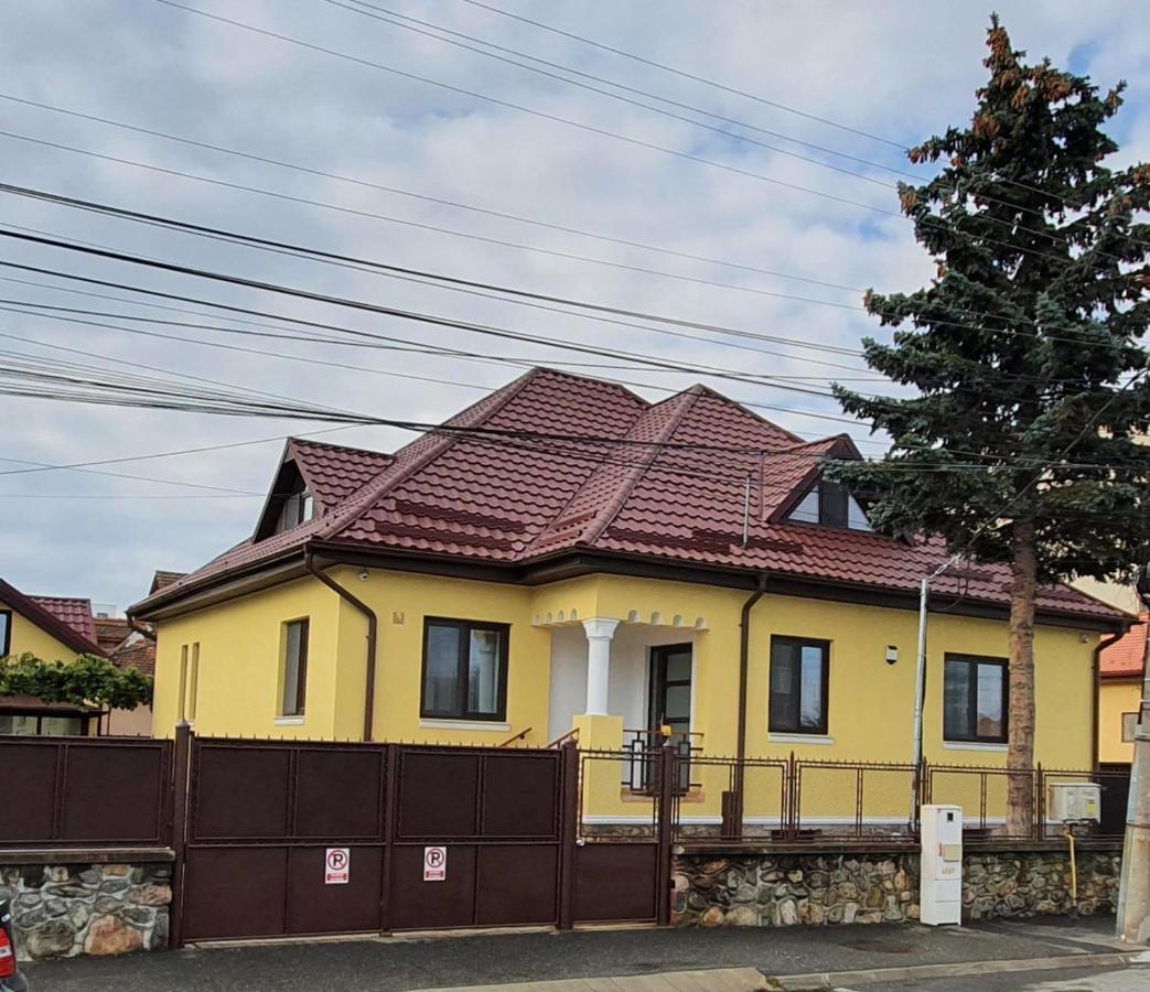 Yellow House Sibiu Buitenkant foto